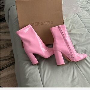 Steve Madden Pink Patent leather ankle boots 
New in box- never worn